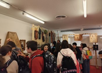 Βιβλιοθήκη Καλαμπάκας: Επίσκεψη μαθητών του 2ου  Γυμνασίου Καλαμπάκας στην έκθεση ξυλογλυπτικής