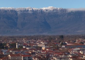 Ν. Τρικάλων: “Άσπρισαν” η κορυφή του Κόζιακα και τα βουνά της Πύλης – Στα “λευκά” η οροσειρά των Αγράφων (ΕΙΚΟΝΕΣ)
