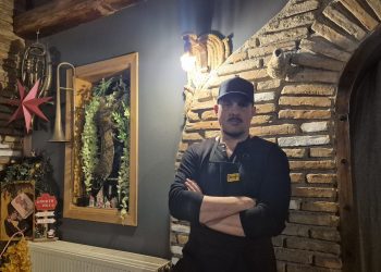Συνέντευξη στο Χαγιάτι με τον Τρικαλινό φουστανελοφόρο TikToker Νίκο Βερεντζιώτη που έχει κάνει viral την παράδοση του τόπου