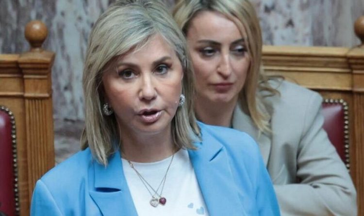 Μακρή στη Βουλή: O Μαρέδης με εκβίαζε για να μην με συκοφαντεί, με πίεζε να πληρώσω για να σταματήσει