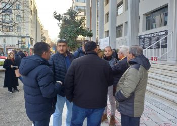 Στην Eισαγγελία Λάρισας αγρότες μπλόκου Νίκαιας – Zήτησαν τα βίντεο για εντοπισμό αυτών που βανδάλισαν τα τρακτέρ (EIKONEΣ)