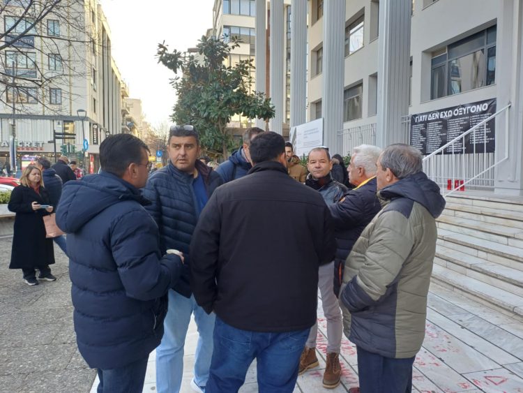 Στην Eισαγγελία Λάρισας αγρότες μπλόκου Νίκαιας – Zήτησαν τα βίντεο για εντοπισμό αυτών που βανδάλισαν τα τρακτέρ (EIKONEΣ)
