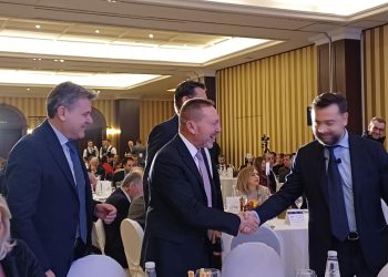 Στουρνάρας στο δείπνο του ΣΘΕΒ: Η ελληνική οικονομία βαδίζει στο σωστό δρόμο σε ένα χαοτικό διεθνές περιβάλλον (ΕΙΚΟΝΕΣ)