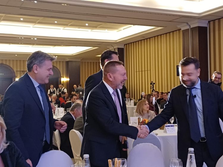 Στουρνάρας στο δείπνο του ΣΘΕΒ: Η ελληνική οικονομία βαδίζει στο σωστό δρόμο σε ένα χαοτικό διεθνές περιβάλλον (ΕΙΚΟΝΕΣ)