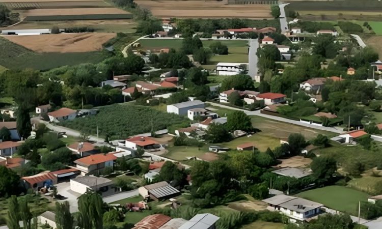 Αυτό είναι το θεσσαλικό χωριό με τη χαμηλή γη, το καθαρό νερό, τις εικόνες σπάνιας ηρεμίας (ΒΙΝΤΕΟ)
