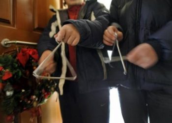 Ανήλικοι έβγαλαν σουγιά και επιχείρησαν να πάρουν τα χρήματα που είχαν μαζέψει από τα κάλαντα συνομήλικοί τους