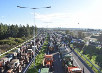 Λάρισα: Καθολική οδική… «ασφυξία» προγραμματίζουν για τα τέλη της εβδομάδας οι αγρότες – Κλείνει σήμερα η αερογέφυρα στη Νίκαια