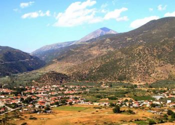 Αυτό είναι το αμφιθεατρικό χωριό της Λάρισας που αποτελεί ένα μωσαϊκό ανθρώπων!