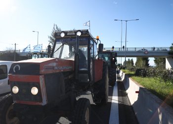 Στο Μαξίμου θα διεκδικήσουν την επιβίωσή τους, λένε οι αγρότες – Χαλάρωσαν τα μπλόκα ενόψει της συνάντησης της Τρίτης