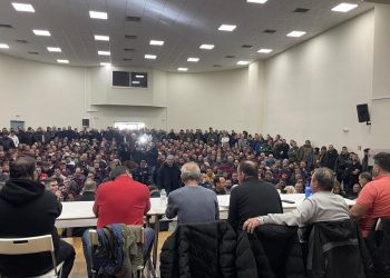 Ναι στον διάλογο, όχι στο συλλαλητήριο την Τρίτη, αποφάσισαν οι αγρότες (ΒΙΝΤΕΟ)