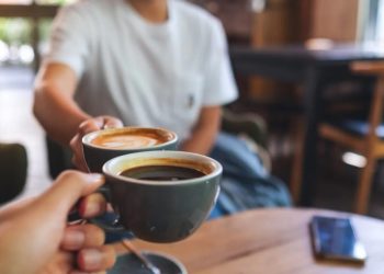 Θύελλα διαμαρτυριών ξεσήκωσε καταγγελία γυναίκας για καφετέρια που δεν επέτρεψε σε άνδρα να καθίσει γιατί θα χαλούσε την εικόνα