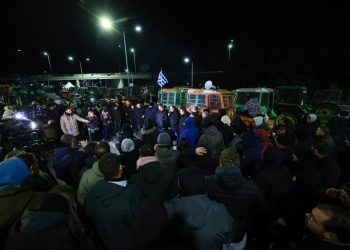 Ανοιχτή σύγκρουση: Τι λέει η κυβέρνηση στο νέο «όχι» των αγροτών: Αν κλιμακώσουν θα εφαρμοστεί ο νόμος – Κλείνει η παλιά εθνική Λάρισας-Βόλου