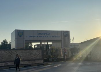 Τίτλοι τέλους για την 1η Στρατιά στη Λάρισα: Κατέβηκε η επιγραφή – Τι γράφει η καινούργια (ΕΙΚΟΝΕΣ)
