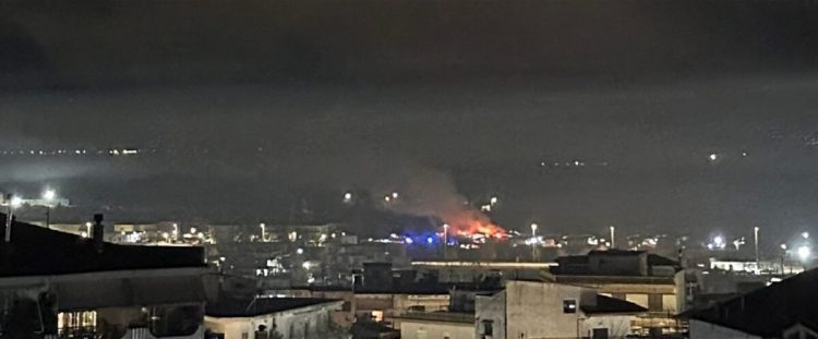 Παρανάλωμα του πυρός έγινε σπίτι στα Φάρσαλα – Σε συναγερμό η πυροσβεστική (ΕΙΚΟΝΕΣ)