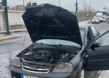Δείτε φωτογραφίες: Στις φλόγες τυλίχτηκε όχημα – Επιχείρησε στο σημείο η πυροσβεστική