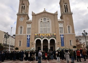 Τελευταίο αντίο στην πριγκίπισσα Ειρήνη – Πλήθος κόσμου στη Μητρόπολη Αθηνών