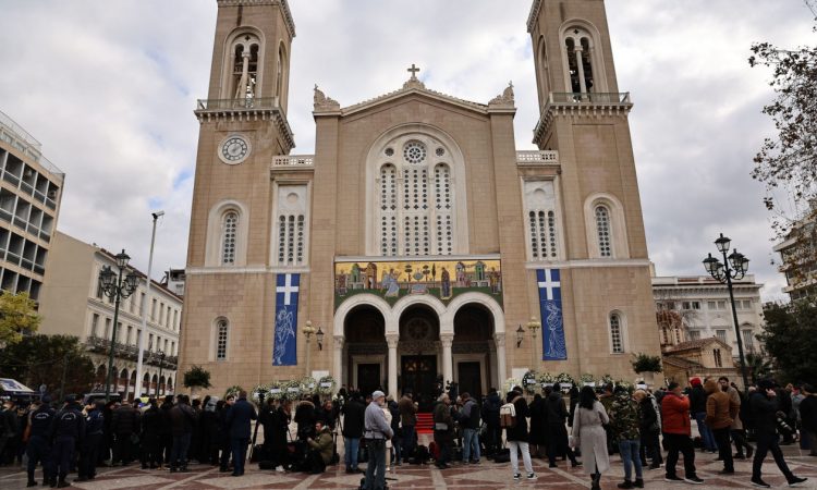 Τελευταίο αντίο στην πριγκίπισσα Ειρήνη – Πλήθος κόσμου στη Μητρόπολη Αθηνών