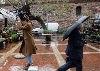 Καιρός: Η πρόγνωση Μαρουσάκη για την «χειμωνιάτικη επιστροφή» – Βροχές από την Κυριακή ξανά