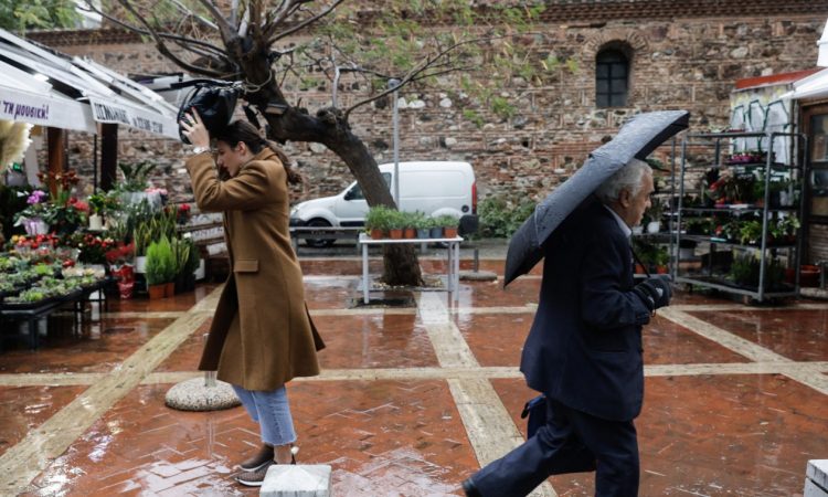 Καιρός: Η πρόγνωση Μαρουσάκη για την «χειμωνιάτικη επιστροφή» – Βροχές από την Κυριακή ξανά