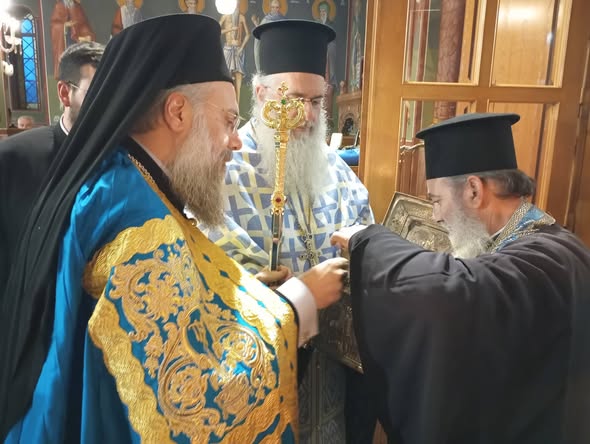 Τα Τρίκαλα υποδέχθηκαν την Τιμία Χείρα του Αγίου Ιωάννου Προδρόμου & Βαπτιστού (ΕΙΚΟΝΕΣ – BINTEO)