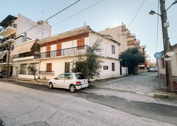 Πωλείται γωνιακό οικόπεδο 180 τ.μ. πίσω από το 3ο Γυμνάσιο Τρικάλων