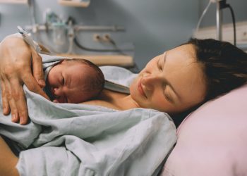 Γιατί ο κόσμος κάνει λιγότερα παιδιά: Νέο αναπαραγωγικό τοπίο και οι πολιτικές για αύξηση γεννήσεων
