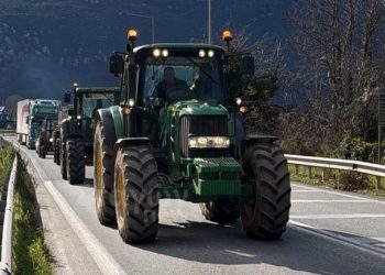 Στον δρόμο για το Μουργκάνι οι αγρότες με τα τρακτέρ (ΕΙΚΟΝΕΣ)