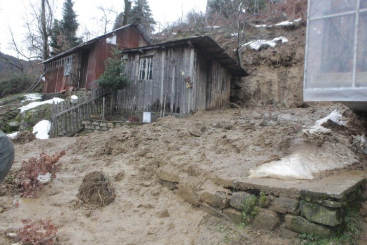 Κατολίσθηση στο Ξυλοχώρι, Συνοικισμό της Δ.Κ. Ελάτης – Άμεση επέμβαση του Δήμου Πύλης [ΕΙΚΟΝΕΣ]