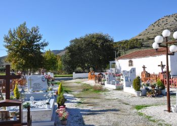Στόχος αγνώστων το Κοιμητήριο Κρήνης – Αφαίρεσαν μεταλλικά αντικείμενα από τάφους