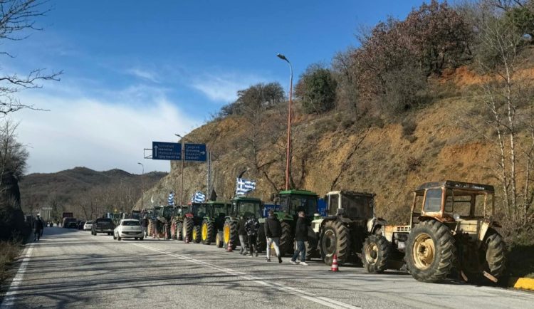 Καλαμπάκα: Αποχώρησαν οι αγρότες από το μπλόκο στο Μουργκάνι – Ανοιχτός ο δρόμος για όλα τα οχήματα
