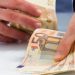 Αυξήσεις: Οι νέοι μισθοί σε δημόσιο και ιδιωτικό τομέα – Αναλυτικοί πίνακες και παραδείγματα