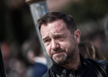 «Θα το ξαναδείτε το έργο σε καινούργια εκδοχή»: Η ανάρτηση Πλακιά για το κόμμα Καρυστιανού με… παραπομπή σε ελληνική ταινία