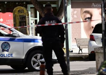 Άγριο έγκλημα στη Γλυφάδα: Σκότωσε με μαχαίρι τον πατέρα του – Το 2014 είχε σκοτώσει τη μητέρα του
