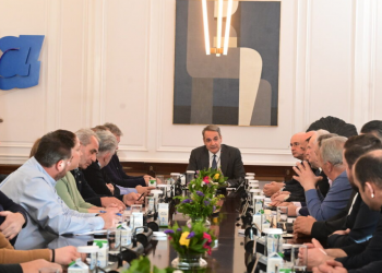 Ολοκληρώθηκε η συνάντηση Μητσοτάκη με τους αγρότες έπειτα από 3,5 ώρες (ΕΙΚΟΝΕΣ – ΒΙΝΤΕΟ)
