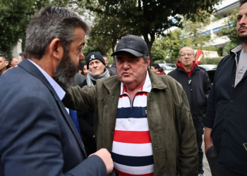 Στην Αθήνα οι αγρότες για τη συνάντηση με τον Κ. Μητσοτάκη – Έξω από το Μαξίμου και ο Ανεστίδης, μέσα οι Τρικαλινοί Σπυρόπουλος και Κουτής (ΕΙΚΟΝΕΣ)