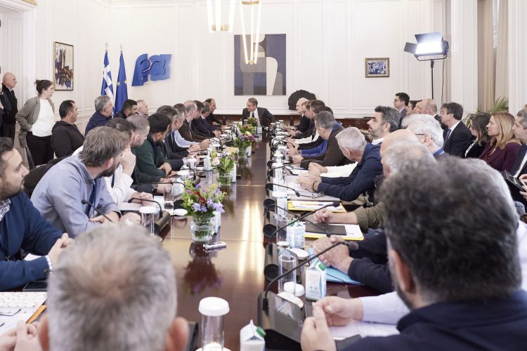 Έμπρακτη ενίσχυση των δομών εκπαίδευσης από τον Θοδωρή Καραΐσκο