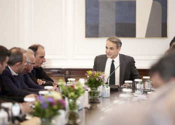Ολοκληρώθηκε η συνάντηση του Κ. Μητσοτάκη με τους αγρότες στο Μέγαρο Μαξίμου