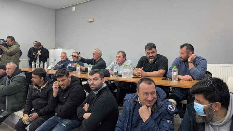 Μπλόκα: «Λευκός καπνός» από την Πανελλαδική Επιτροπή Μπλόκων για συνάντηση με τον Πρωθυπουργό | “Ναι” και από τους Τρικαλινούς