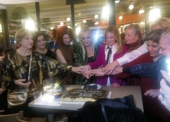 Σε ζεστό κλίμα η κοπή πίτας της Αντικαρκινικής Εταιρείας Τρικάλων