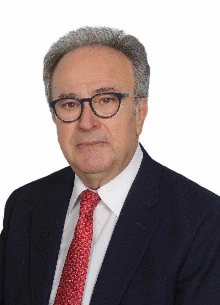 Γεώργιος Αποστολάκης: Φωτογραφικές νομοθετήσεις με ονοματεπώνυμο