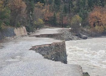 Πάλι αποκομμένα τα χωριά του Ασπροποτάμου από τα καιρικά φαινόμενα (ΕΙΚΟΝΕΣ)
