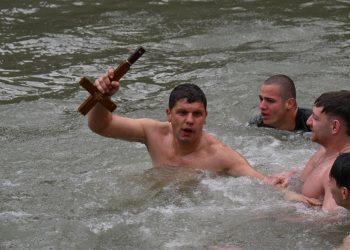 Θεοφάνεια ή Θεοφάνια; Ο Γιώργος Μπαμπινιώτης απαντά