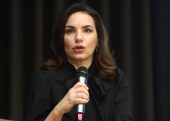 Κεφαλογιάννη: Οι οικογενειακές υποθέσεις, όταν αφορούν ανήλικα, δεν προσφέρονται για εκβιασμούς