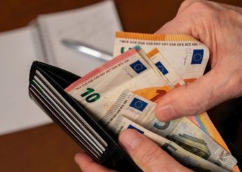 Πότε θα αρχίσει η καθολική καταβολή του νέου επιδόματος ανεργίας – Φθάνει έως και 1.295 ευρώ το μήνα