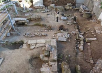 «Οικία Κοκοβίκου»: Αρχαιότητες στην αυλή του «Αντωνάκη και της Ελένης»