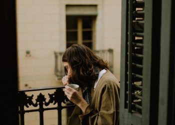 Ελαιόλαδο και λεμόνι κάθε βράδυ: Είναι το ελιξίριο μακροζωίας που πρέπει να δοκιμάσετε;