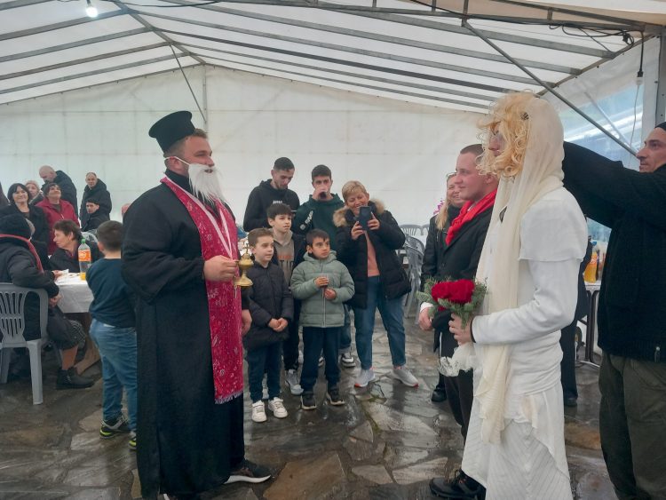 Αναβίωσαν τα έθιμα Καλικατσάρια και τσιγαρίδες στο Παλαιομονάστηρο