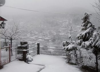 Άρχισε η χιονόπτωση στα ορεινά του Νομού Τρικάλων – Λευκές νιφάδες στα Άγια Μετέωρα!