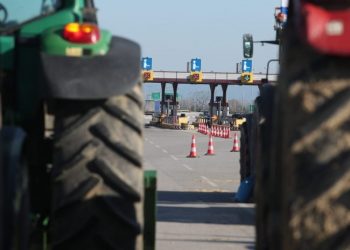 Αγροτικά μπλόκα: Παραμένουν τα τρακτέρ στα Μάλγαρα, αποχωρούν από Κάστρο Βοιωτίας και Δερβένι – Αποφασίζουν Νίκαια και Τρίκαλα