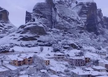 Βίντεο και φωτογραφίες με drone από την χιονισμένη Καλαμπάκα